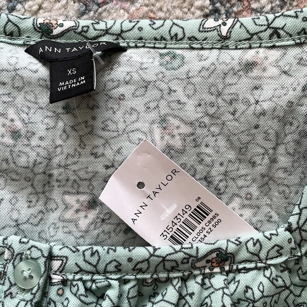 Ann Taylor Sea-Green Floral Top - Picture 5 of 6
